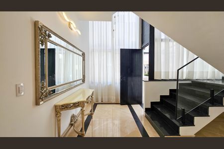 Casa de condomínio para alugar com 460m², 4 quartos e 4 vagasSala