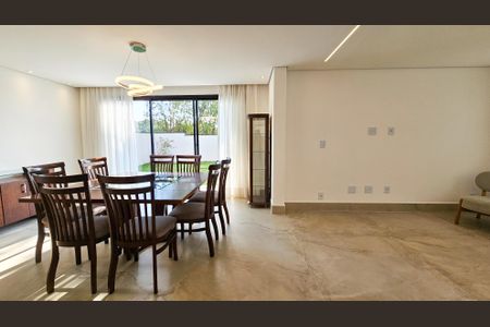 Casa de condomínio para alugar com 460m², 4 quartos e 4 vagasSala