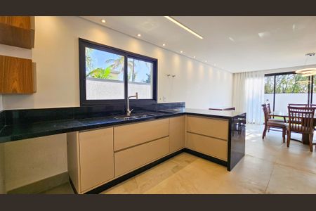 Casa de condomínio para alugar com 460m², 4 quartos e 4 vagasCozinha