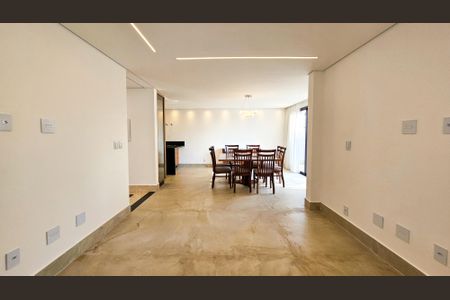 Casa de condomínio para alugar com 460m², 4 quartos e 4 vagasSala