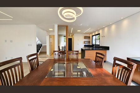 Casa de condomínio para alugar com 460m², 4 quartos e 4 vagasSala