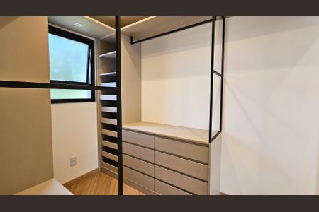 Casa de condomínio para alugar com 460m², 4 quartos e 4 vagasCloset Suíte 4