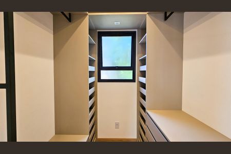 Casa de condomínio para alugar com 460m², 4 quartos e 4 vagasCloset Suíte 4