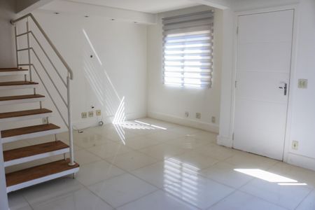 Casa de condomínio para alugar com 110m², 3 quartos e 2 vagasSala