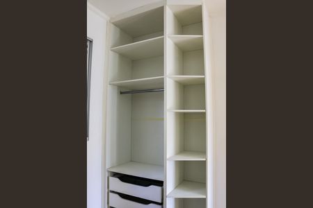 Casa de condomínio para alugar com 110m², 3 quartos e 2 vagasCloset /Suite