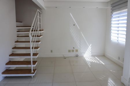 Casa de condomínio para alugar com 110m², 3 quartos e 2 vagasSala