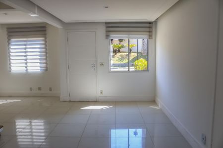 Casa de condomínio para alugar com 110m², 3 quartos e 2 vagasSala