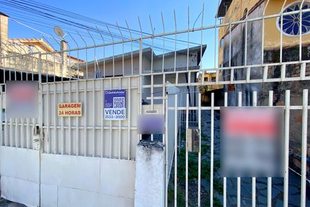 Casa à venda com 300m², 3 quartos e 4 vagas Casa à venda com 300m², 3 quartos e 4 vagasFachada