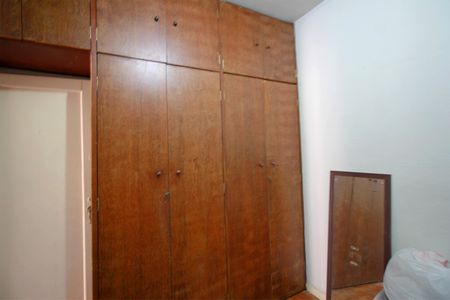 Casa à venda com 300m², 3 quartos e 4 vagas Casa à venda com 300m², 3 quartos e 4 vagasQuarto 2