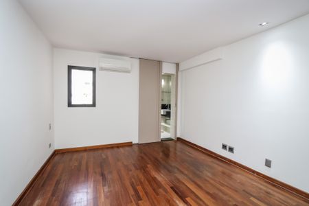Apartamento à venda com 99m², 3 quartos e 2 vagasSuíte 1