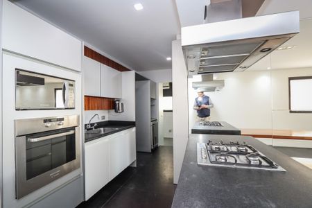 Apartamento à venda com 99m², 3 quartos e 2 vagasCozinha