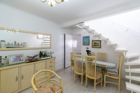 Casa à venda com 126m², 2 quartos e 1 vaga Casa à venda com 126m², 2 quartos e 1 vagaSala