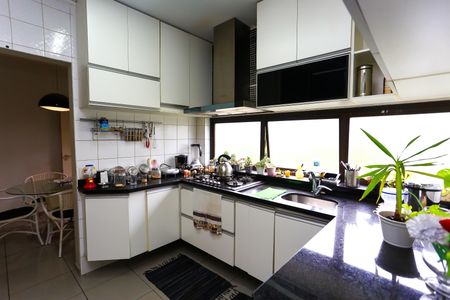 Apartamento à venda com 180m², 3 quartos e 2 vagasCozinha