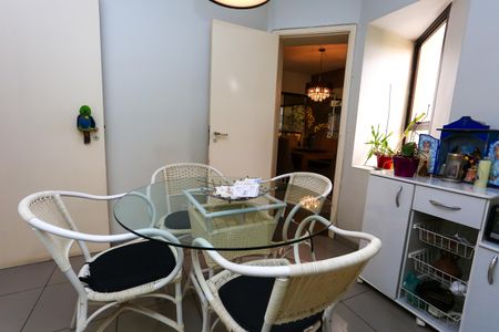 Apartamento à venda com 180m², 3 quartos e 2 vagasCopa