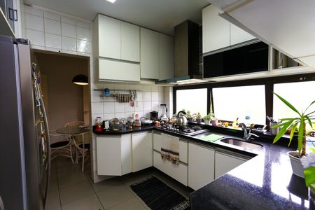 Apartamento à venda com 180m², 3 quartos e 2 vagasCozinha