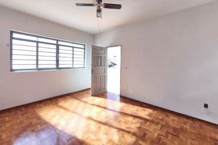 Casa à venda com 150m², 3 quartos e 2 vagas Casa à venda com 150m², 3 quartos e 2 vagasSala