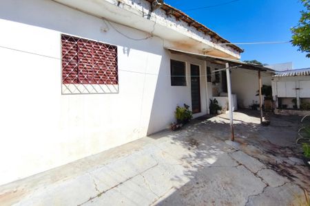 Casa à venda com 150m², 3 quartos e 2 vagas Casa à venda com 150m², 3 quartos e 2 vagasQuintal - Fundos