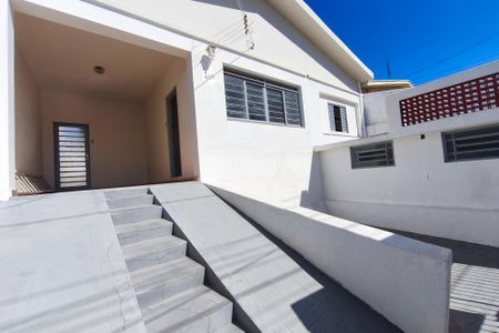 Casa à venda com 150m², 3 quartos e 2 vagas Casa à venda com 150m², 3 quartos e 2 vagasQuintal - Garagem
