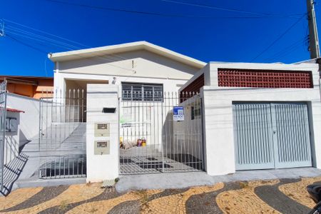 Casa à venda com 150m², 3 quartos e 2 vagas Casa à venda com 150m², 3 quartos e 2 vagasFachada