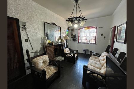 Casa à venda com 600m², 4 quartos e 1 vagaSala