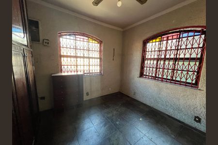 Casa à venda com 600m², 4 quartos e 1 vagaSuíte