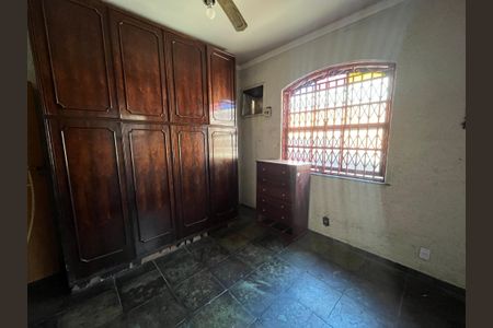 Casa à venda com 600m², 4 quartos e 1 vagaSuíte