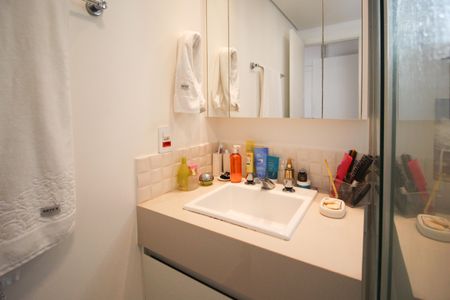 Apartamento à venda com 95m², 2 quartos e 2 vagas Apartamento à venda com 95m², 2 quartos e 2 vagasBanheiro da suíte