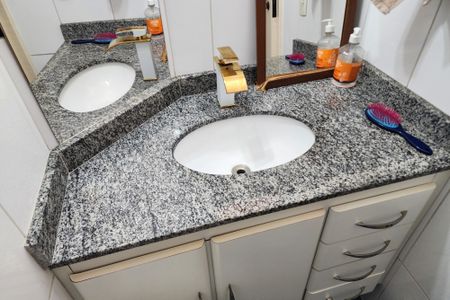 Apartamento à venda com 110m², 3 quartos e 2 vagas Apartamento à venda com 110m², 3 quartos e 2 vagasBanheiro da Suíte