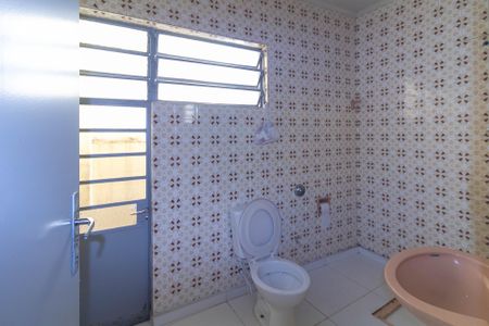 Casa à venda com 128m², 3 quartos e 2 vagasBanheiro