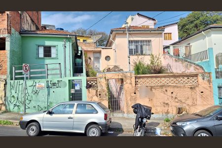 Casa à venda com 222m², 3 quartos e sem vaga Casa à venda com 222m², 3 quartos e sem vagaFachada