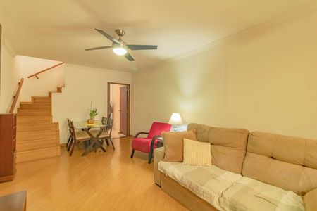 Casa à venda com 158m², 3 quartos e 2 vagas Casa à venda com 158m², 3 quartos e 2 vagasSala