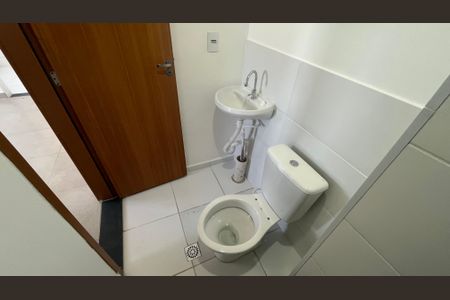 Casa à venda com 48m², 2 quartos e 1 vaga Casa à venda com 48m², 2 quartos e 1 vagaBanheiro Social