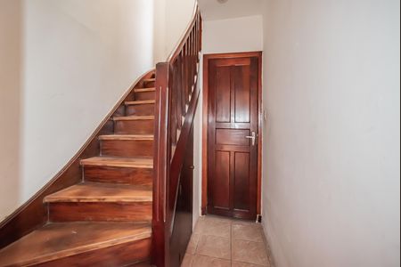 Acesso ao Piso Superior de casa para alugar com 4 quartos, 290m² em Planalto Paulista, São Paulo