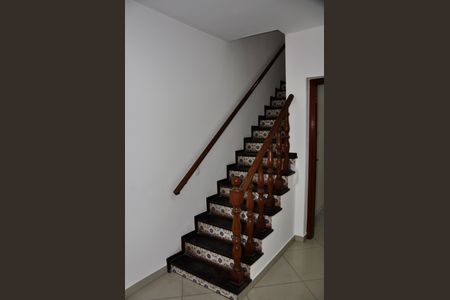 Casa para alugar com 150m², 3 quartos e 2 vagas Casa para alugar com 150m², 3 quartos e 2 vagasEscada