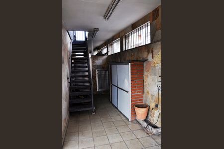 Casa para alugar com 150m², 3 quartos e 2 vagas Casa para alugar com 150m², 3 quartos e 2 vagasEscada para Varanda