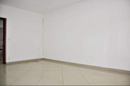 Casa para alugar com 150m², 3 quartos e 2 vagas Casa para alugar com 150m², 3 quartos e 2 vagasSala
