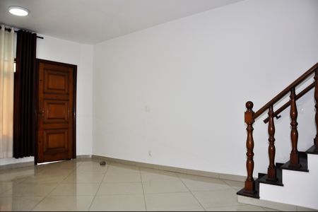 Casa para alugar com 150m², 3 quartos e 2 vagas Casa para alugar com 150m², 3 quartos e 2 vagasSala
