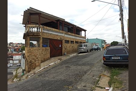 Casa para alugar com 150m², 3 quartos e 2 vagas Casa para alugar com 150m², 3 quartos e 2 vagasFachada
