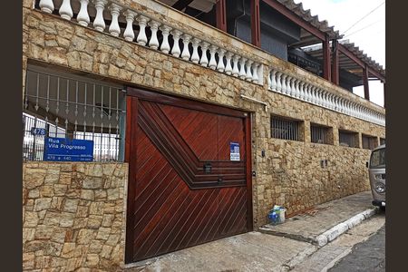 Casa para alugar com 150m², 3 quartos e 2 vagas Casa para alugar com 150m², 3 quartos e 2 vagasFachada