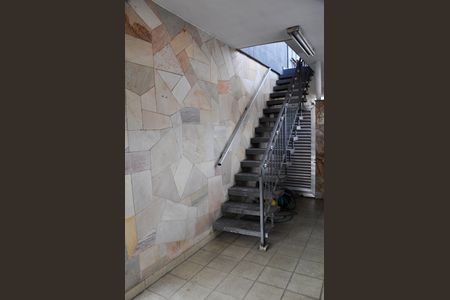 Casa para alugar com 150m², 3 quartos e 2 vagas Casa para alugar com 150m², 3 quartos e 2 vagasEscada para Varanda