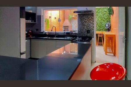 Casa à venda com 110m², 3 quartos e 2 vagas Casa à venda com 110m², 3 quartos e 2 vagasCozinha