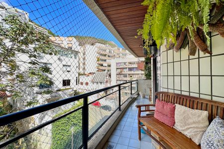 Apartamento à venda com 127m², 3 quartos e 2 vagas Apartamento à venda com 127m², 3 quartos e 2 vagasVaranda