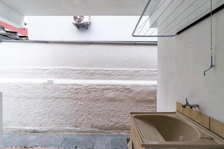 Sala - Vista  de casa para alugar com 2 quartos, 46m² em Jardim Bom Refugio, São Paulo