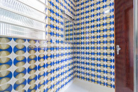 Casa à venda com 350m², 5 quartos e 7 vagasBanheiro da Suíte 2