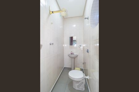 Casa à venda com 350m², 5 quartos e 7 vagasBanheiro de Serviço