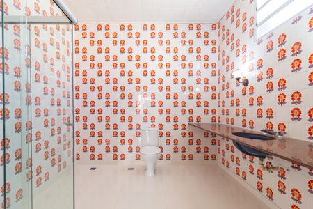 Casa à venda com 350m², 5 quartos e 7 vagasBanheiro da Suíte 3