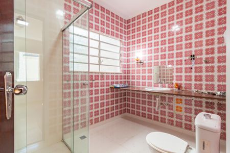 Casa à venda com 350m², 5 quartos e 7 vagasBanheiro da Suíte 1