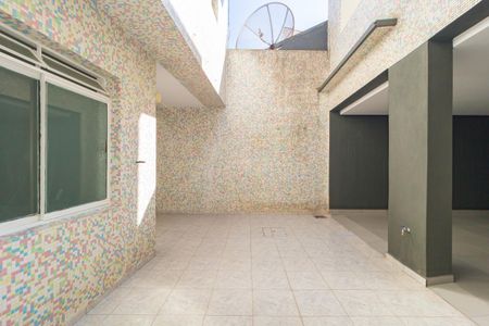 Casa à venda com 350m², 5 quartos e 7 vagasQuintal