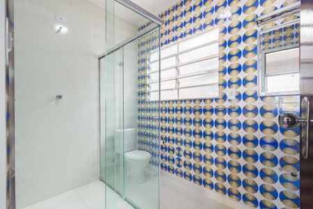 Casa à venda com 350m², 5 quartos e 7 vagasBanheiro da Suíte 2