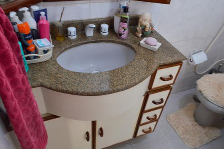 Casa à venda com 606m², 5 quartos e 8 vagasBanheiro da Suíte 2